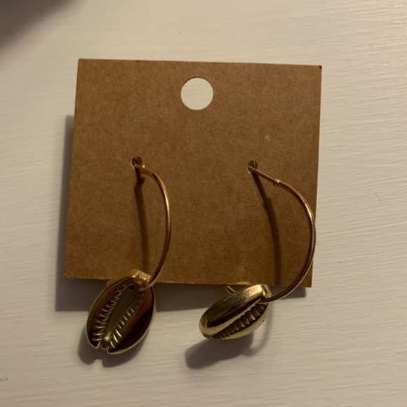 Puka Shell Gold Hoop Earrings ⚜️ - Picture 4 of 6